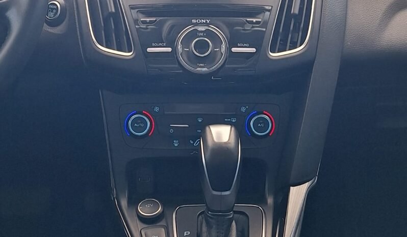 
								Ford Focus TITANIUM 2017 5p full									