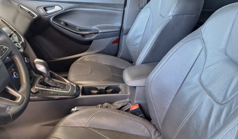 
								Ford Focus TITANIUM 2017 5p full									