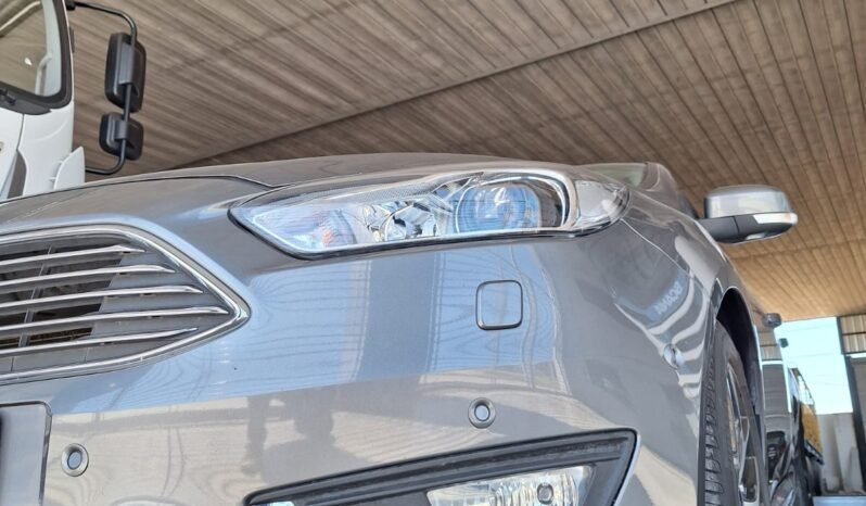 
								Ford Focus TITANIUM 2017 5p full									