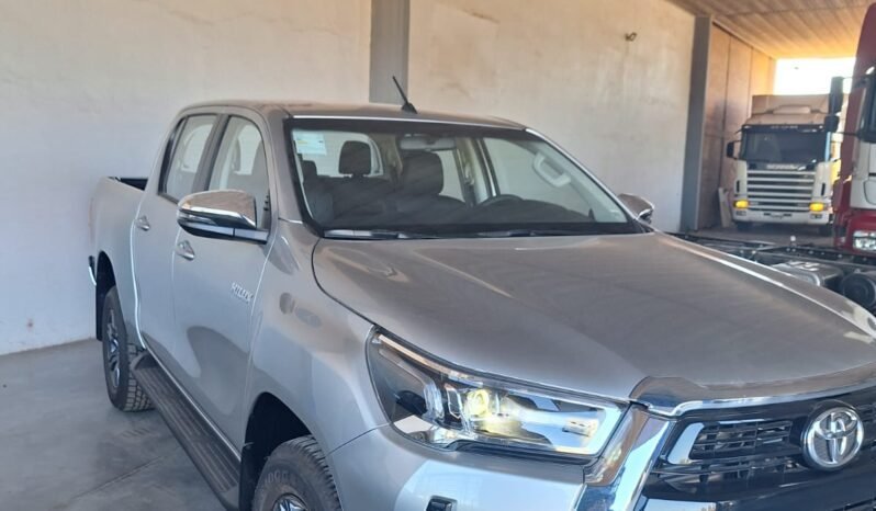 
								TOYOTA HILUX SRV 2023 0 KM ( Patentada ) full									
